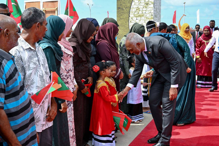 ގައުމީ ދުވަސް 2025 ފާހަގަކުރުމުގެ ހަރަކާތްތަކަށް ރައީސް އުތީމަށް ވަޑައިގަތުން -- ފޮޓޯ/ ރައީސް އޮފީސް