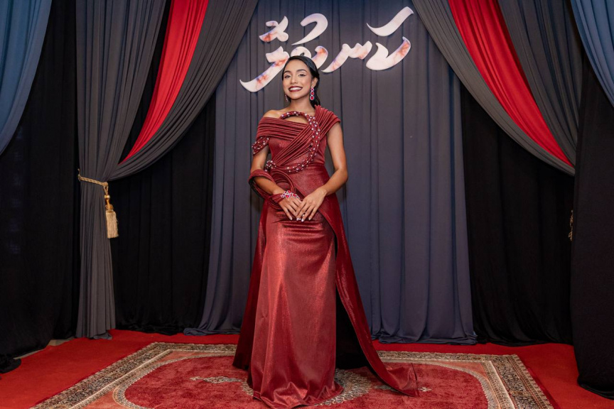 ކަނބުލޮގެ ޕްރިމިއާގައި އެކްޓަރު  ވާޝިޔާ މުހައްމަދު -- ސަން ފޮޓޯ/ މޫސާ ނަދީމް