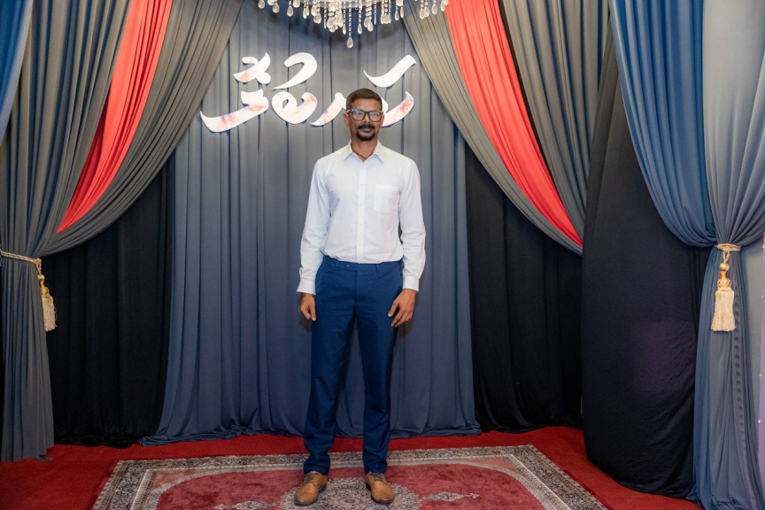 ކަނބުލޮގެ ޕްރިމިއާގައި އެކްޓަރު އަލީ ސީޒަން -- ސަން ފޮޓޯ/ މޫސާ ނަދީމް