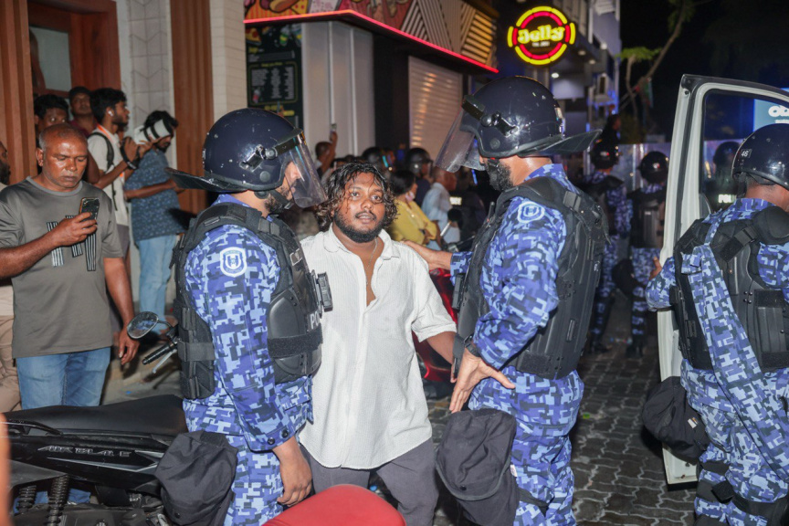 އެމްޑީޕީން ބޭއްވި އެއްވުމުގެ ތެރެއިން: އެއްވުމުގެ ބައިވެރިން ވަނީ މަޖީދީ މަގުން ކުރިއަށްދާން މަސައްކަތްކޮށްފައި -- ސަން ފޮޓޯ/ އަހްމަދު ފިރްޔަލް