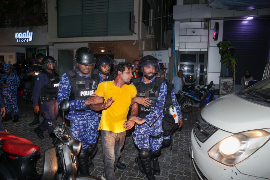 އެމްޑީޕީން ބޭއްވި އެއްވުމުގެ ތެރެއިން: އެއްވުމުގެ ބައިވެރިން ވަނީ މަޖީދީ މަގުން ކުރިއަށްދާން މަސައްކަތްކޮށްފައި -- ސަން ފޮޓޯ/ އަހްމަދު ފިރްޔަލް