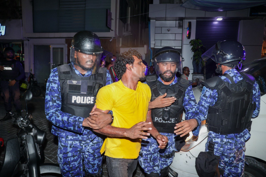 އެމްޑީޕީން ބޭއްވި އެއްވުމުގެ ތެރެއިން: އެއްވުމުގެ ބައިވެރިން ވަނީ މަޖީދީ މަގުން ކުރިއަށްދާން މަސައްކަތްކޮށްފައި -- ސަން ފޮޓޯ/ އަހްމަދު ފިރްޔަލް
