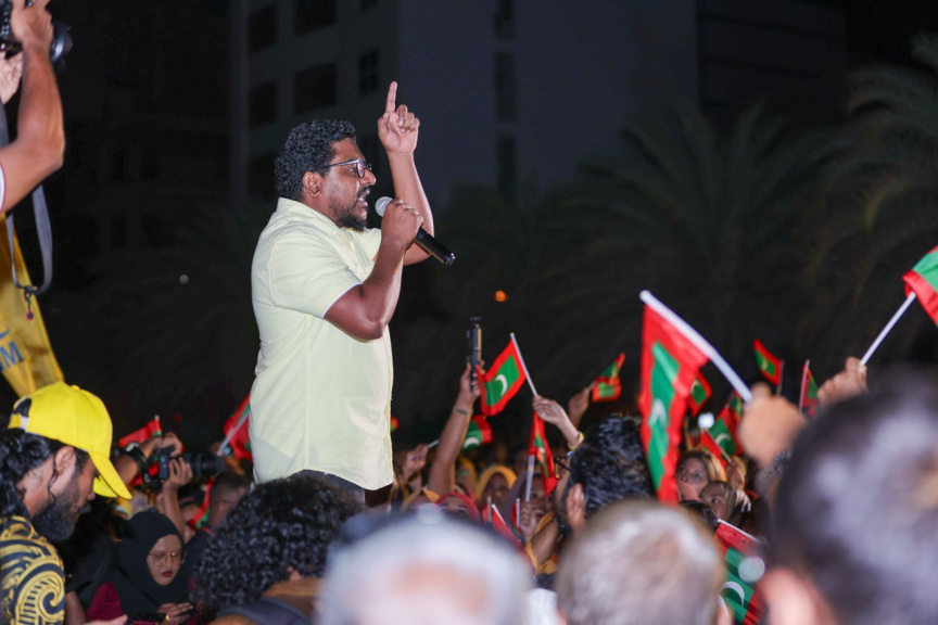 އެމްޑީޕީން ބޭއްވި އެއްވުމުގެ ތެރެއިން: އެއްވުމުގެ ބައިވެރިން ވަނީ މަޖީދީ މަގުން ކުރިއަށްދާން މަސައްކަތްކޮށްފައި -- ސަން ފޮޓޯ/ އަހްމަދު ފިރްޔަލް