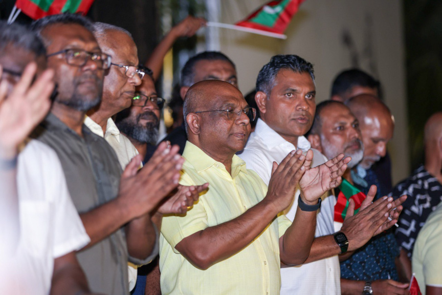 އެމްޑީޕީން ބޭއްވި އެއްވުމުގެ ތެރެއިން: އެއްވުމުގެ ބައިވެރިން ވަނީ މަޖީދީ މަގުން ކުރިއަށްދާން މަސައްކަތްކޮށްފައި -- ސަން ފޮޓޯ/ އަހްމަދު ފިރްޔަލް