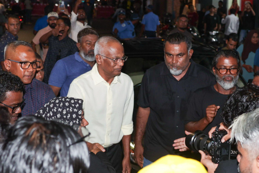 އެމްޑީޕީން ބޭއްވި އެއްވުމުގެ ތެރެއިން: އެއްވުމުގެ ބައިވެރިން ވަނީ މަޖީދީ މަގުން ކުރިއަށްދާން މަސައްކަތްކޮށްފައި -- ސަން ފޮޓޯ/ އަހްމަދު ފިރްޔަލް