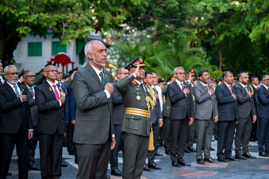 37 ވަނަ ނަސްރުގެ ދުވަސް ފާހަގަ ކުރުން: ނޮވެމްބަރު 3ގެ ޚާއްސަ އައްޑަނަ ރައީސް މައުމޫނަށާއި، ޝަހީދުންގެ އާއިލާތަކަށް ވަނީ އަރުވައިފައި-- ފޮޓޯ ރައީސް އޮފީސް