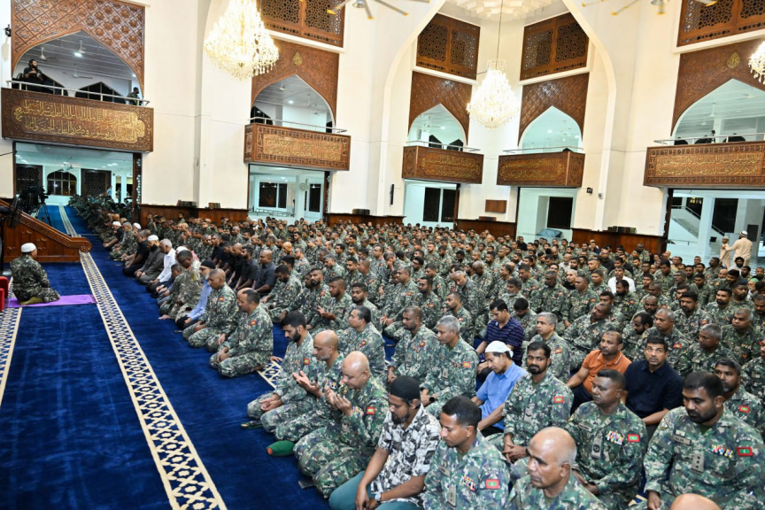 37 ވަނަ ނަސްރުގެ ދުވަސް ފާހަގަ ކުރުން: ނޮވެމްބަރު 3ގެ ޚާއްސަ އައްޑަނަ ރައީސް މައުމޫނަށާއި، ޝަހީދުންގެ އާއިލާތަކަށް ވަނީ އަރުވައިފައި-- ފޮޓޯ ރައީސް އޮފީސް