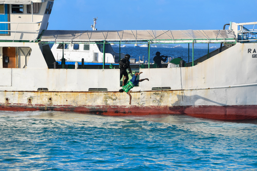 ސިފައިން ދެއްކި ހަރަކާތްތަކުގައި ވަނީ، ހަމަލާއަކަށް ތައްޔާރުވެފައިވާ މިންވަރު ދައްކާލައިފައި -- ފޮޓޯ/ މަޖިލިސް