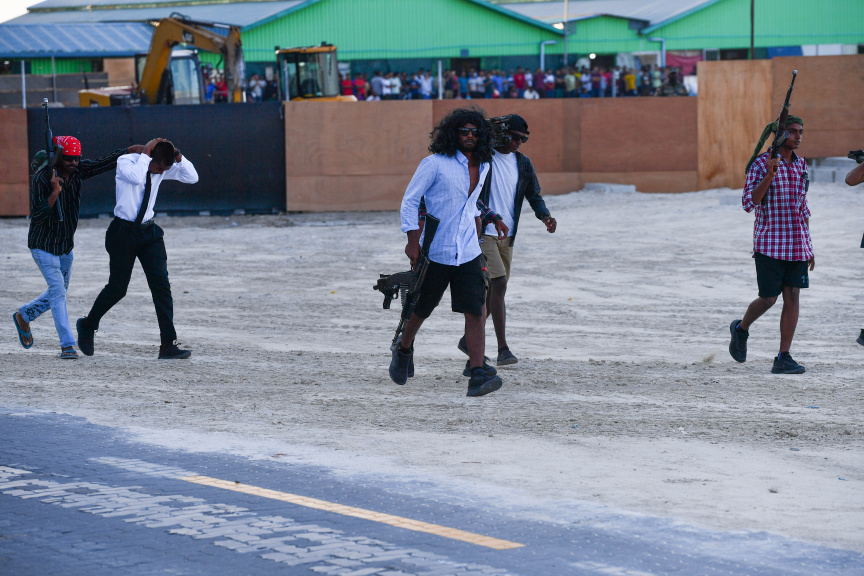 ސިފައިންގެ ހަރަކާތްތަކުގައި ވަނީ، އެއްގަމުން ހަމަލަދޭ ބަޔަކާ ވެސް ކުރިމަތިލާނެ ގޮތް ދައްކައިފައި -- ފޮޓޯ/ މަޖިލިސް 