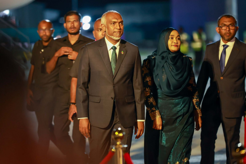 ހަނިމާދޫ އެއާޕޯޓް ހުޅުވުމަށް ރައީސްގެ ދެކަނބަލުން ވަޑައިގަތުން -- ފޮޓޯ/ އެމްއޭސީއެލް 