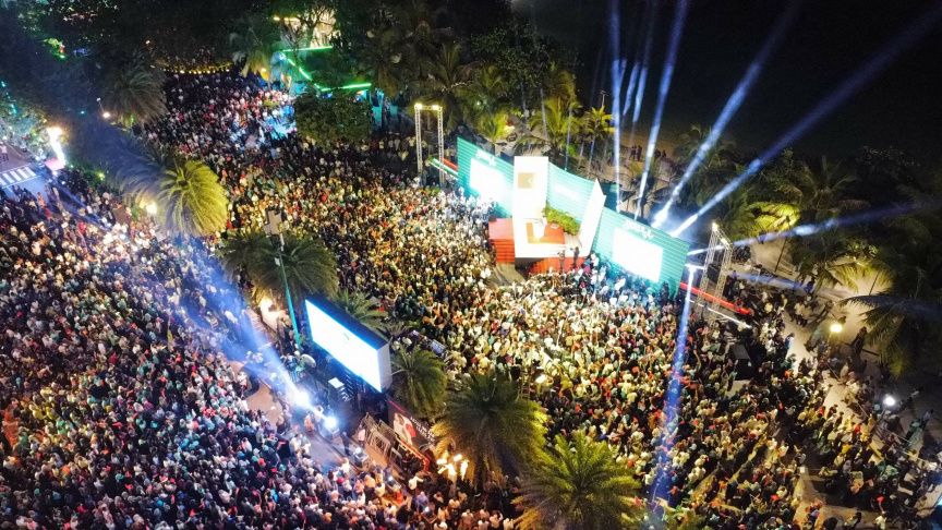 ޕީއެންސީން ބޭއްވި ޖަލްސާގެ ތެރެއިން: ރައީސް ވިދާޅުވީ 13،000އަށް ވުރެ ގިނަ މީހުން ބައިވެރިވި ކަމަށް -- ސަން ފޮޓޯ/ އަހުމަދު ފިރިޔާލް