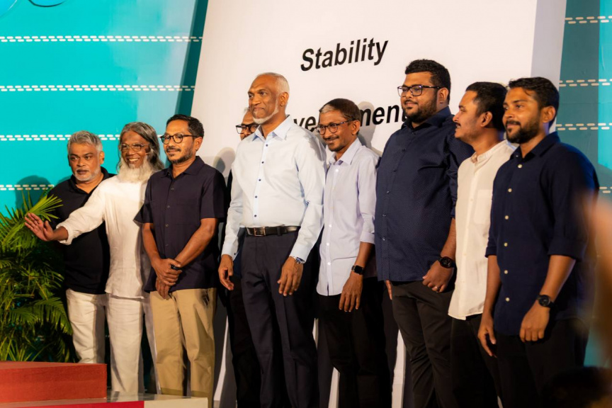 ޕީއެންސީގެ ޖަލްސާގައި އެ ޕާޓީއާ އަލަށް ބައެއް މީހުން ގުޅިފައިވޭ -- ސަން ފޮޓޯ/ މޫސާ ނަދީމް