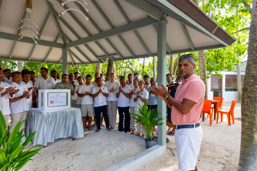 ހާލުގައި ޖެހިފައިވާ ލަންކާއަށް އެހީވާން ސަން ސިޔާމް ގްރޫޕުގެ ކުންފުނިތަކުގެ ފަންޑްރެއިޒިން ފޯރިއާއެކު ކުރިއަށް ގެންދަނީ: ސަން ސިޔާމް ގުރޫޕުގެ ހުރިހާ ރިސޯޓަކާއި އޮފީސްތަކެއްގައި މި ހަރަކާތް ފޯރިއާއެކު އެބަ ކުރިއަށް ގެންދޭ-- ފޮޓޯ: ސަން