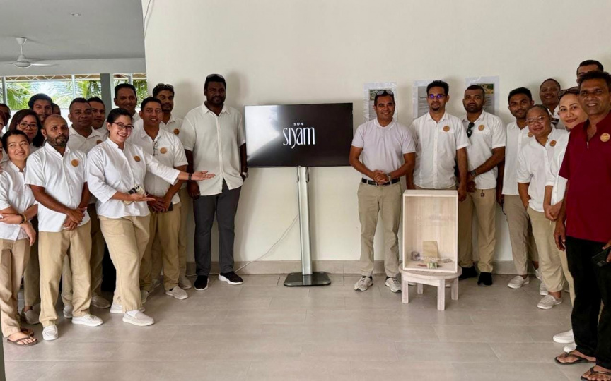 ހާލުގައި ޖެހިފައިވާ ލަންކާއަށް އެހީވާން ސަން ސިޔާމް ގްރޫޕުގެ ކުންފުނިތަކުގެ ފަންޑްރެއިޒިން ފޯރިއާއެކު ކުރިއަށް ގެންދަނީ: ސަން ސިޔާމް ގުރޫޕުގެ ހުރިހާ ރިސޯޓަކާއި އޮފީސްތަކެއްގައި މި ހަރަކާތް ފޯރިއާއެކު އެބަ ކުރިއަށް ގެންދޭ-- ފޮޓޯ: ސަން