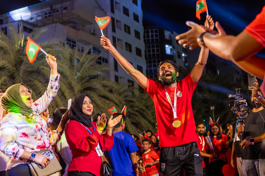 ސާފް ފުޓްސަލް ޗެމްޕިއަންޝިޕް ކާމިޔާބުކުރި ދިވެހި ގައުމީ ފުޓްސަލް ޓީމަށް މަރުހަބާ ކިޔުން -- ސަން ފޮޓޯ/ މޫސާ ނަދީމް