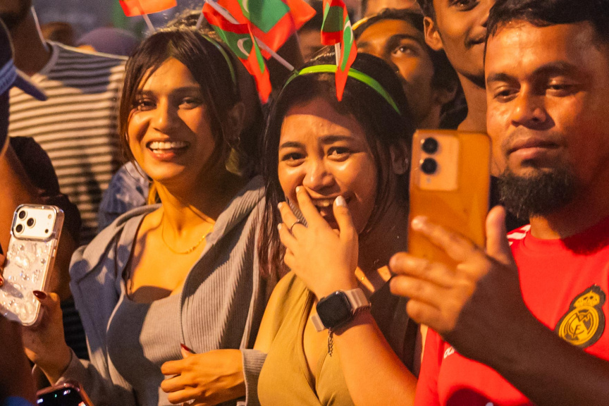 ސާފް ފުޓްސަލް ޗެމްޕިއަންޝިޕް ކާމިޔާބުކުރި ދިވެހި ގައުމީ ފުޓްސަލް ޓީމަށް މަރުހަބާ ކިޔުން -- ސަން ފޮޓޯ/ މޫސާ ނަދީމް