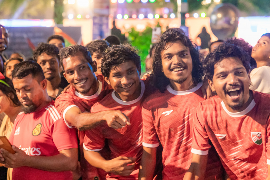 ސާފް ފުޓްސަލް ޗެމްޕިއަންޝިޕް ކާމިޔާބުކުރި ދިވެހި ގައުމީ ފުޓްސަލް ޓީމަށް މަރުހަބާ ކިޔުން -- ސަން ފޮޓޯ/ މޫސާ ނަދީމް