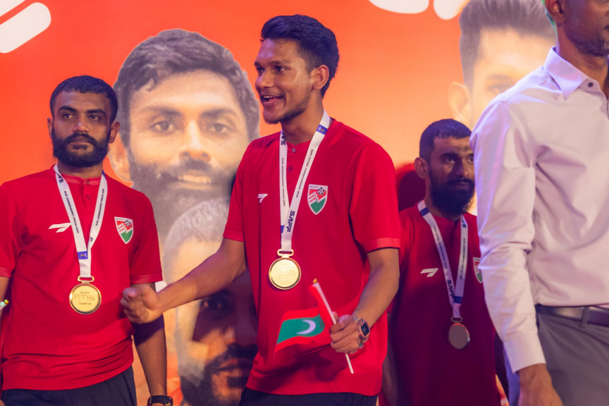 ސާފް ފުޓްސަލް ޗެމްޕިއަންޝިޕް ކާމިޔާބުކުރި ދިވެހި ގައުމީ ފުޓްސަލް ޓީމަށް މަރުހަބާ ކިޔުން -- ސަން ފޮޓޯ/ މޫސާ ނަދީމް