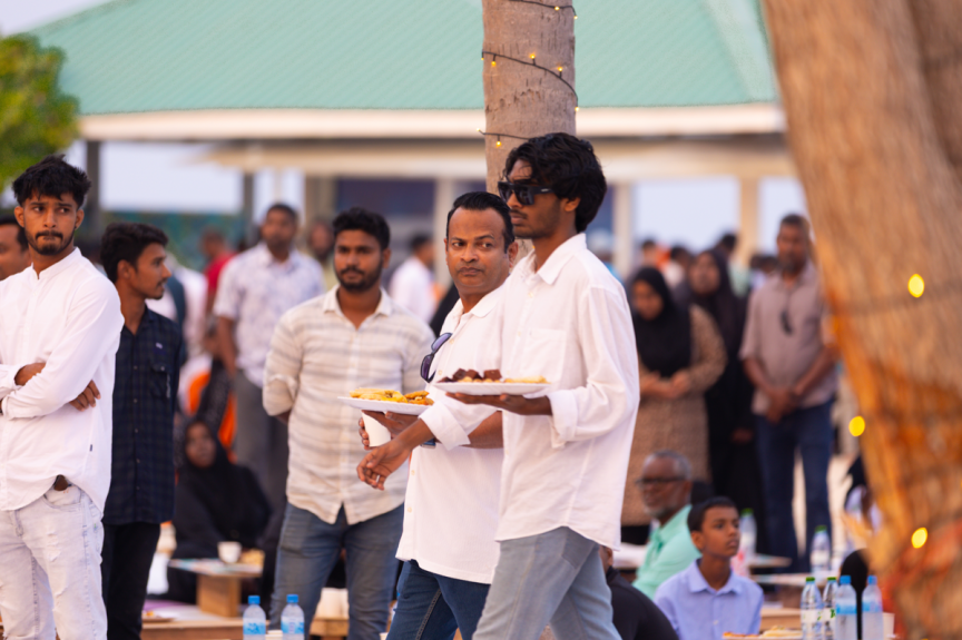 ކުޑަފަރީގެ ރައްޔިތުންނާ ސިޔާމް ބައްދަލުކުރައްވައި މިއަދު ވަނީ ރޯދަވީއްލުމެއް ދެއްވާފައި -- ސަން ފޮޓޯ/ މުހައްމަދު ޝާތިއު