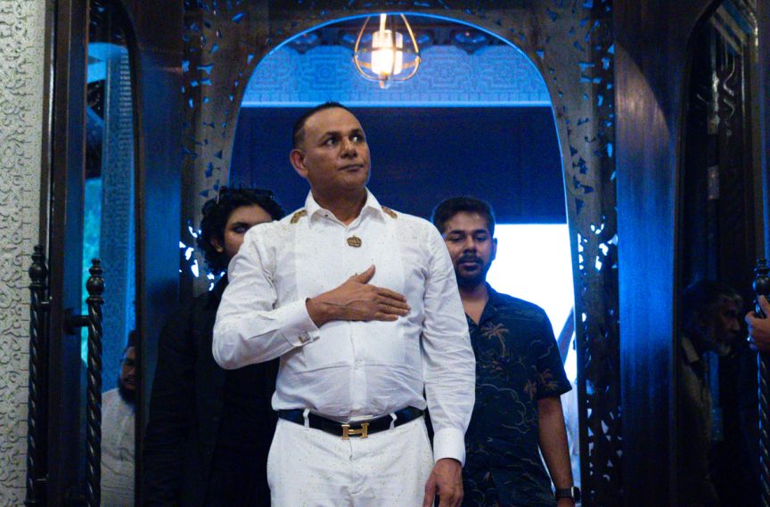 ސިޔާމްގެ ބައްޕާފުޅުގެ ހަނދާނުގައި ކުޑަފަރީގައި ހުޅުވި މިސްކިތް، އެމަނިކުފާނު ބައްލަވައިލައްވަނީ: އެ މިސްކިތަކީ ދިވެހީންގެ ތާރީޚު ދައްކުވައިދޭ މިސްކިތެއް -- ސަން ފޮޓޯ/ މުހައްމަދު ޝާތިއު