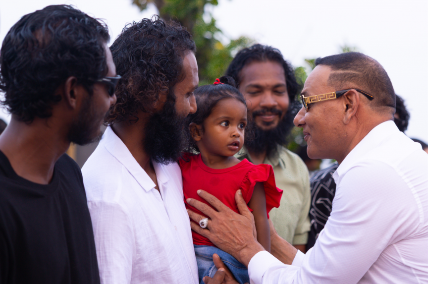 ކުޑަފަރީގެ ރައްޔިތުންނާ ސިޔާމް ބައްދަލުކުރައްވަނީ -- ސަން ފޮޓޯ/ މުހައްމަދު ޝާތިއު