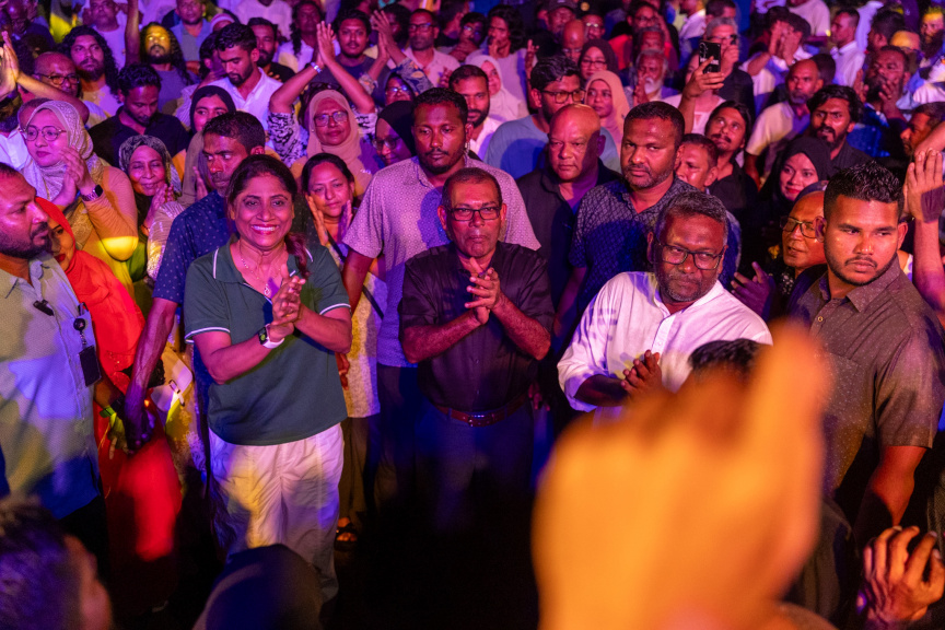 ކުރީގެ ރައީސް މުޚައްމަދު ނަޝީދު އެމްޑީޕީގެ ޗެއާޕާސަން އިންތިޚާބު ކާމިޔާބު ކުރެއްވުމަށް ފަހު އުފާފާޅު ކުރައްވަނީ: ނަޝީދު މި އިންތިޚާބު ކާމިޔާބު ކުރެއްވީ 68 ޕަސެންޓުން-- ސަން ފޮޓޯ: ޝާތިއު އަބްދުالله