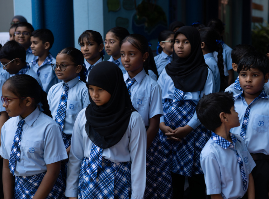ފުރަތަމަ ޓާމްގެ ކިޔެވުން ނިންމައި ރިޕޯޓް ފޯމް ދިނުން: ކިޔަވާ ކުދިން މިއަދުން ފެށިގެން ވަނީ ދެ ހަފުތާގެ ޗުއްޓީއަކަށް ގޮސްފައި-- ސަން ފޮޓޯ: މުޙައްމަދު އިހުސާން ހުސައިން
