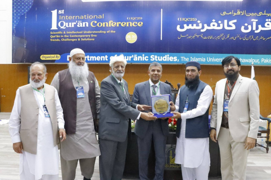 MNU s Professor Dr Mursaleen Represents University At Int Quranic 