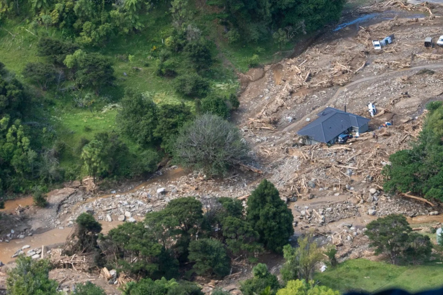 6 missing after landslide kills two at New Zealand camp
