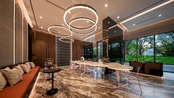 Life Rama4 Asoke Facility
