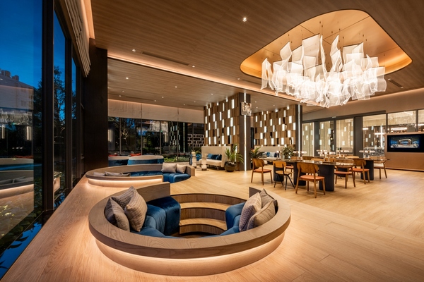 Life Rama4 Asoke Facility