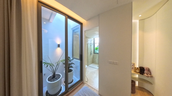 Canvas Rama9 House Rooftop Garden