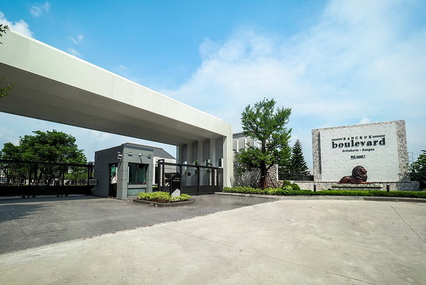 Bangkok Boulevard Srinakarin Bangna Auto Gate