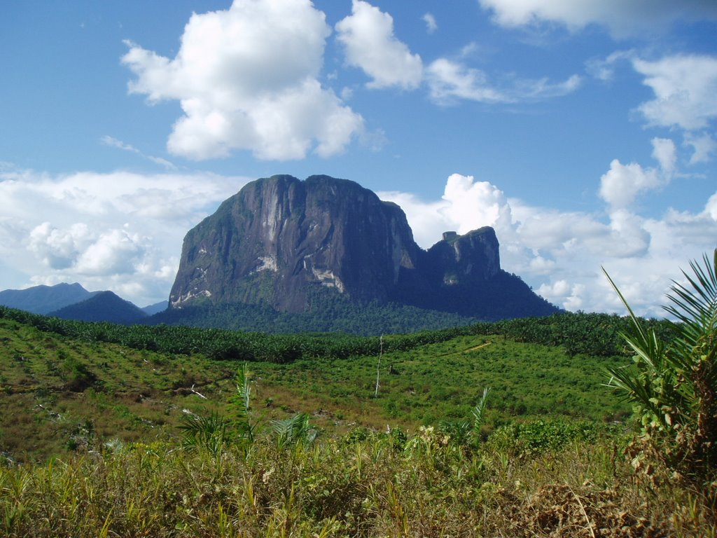 Du Lịch Belitung - Indonesia  Leo núi Batu Baginde