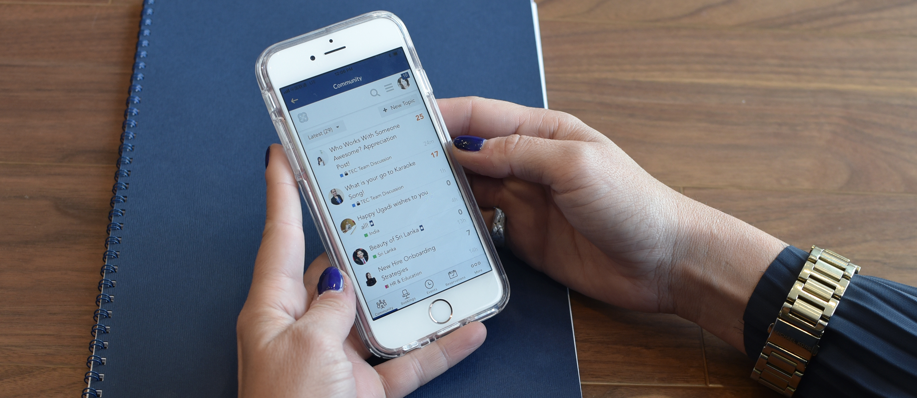 hand-using-app