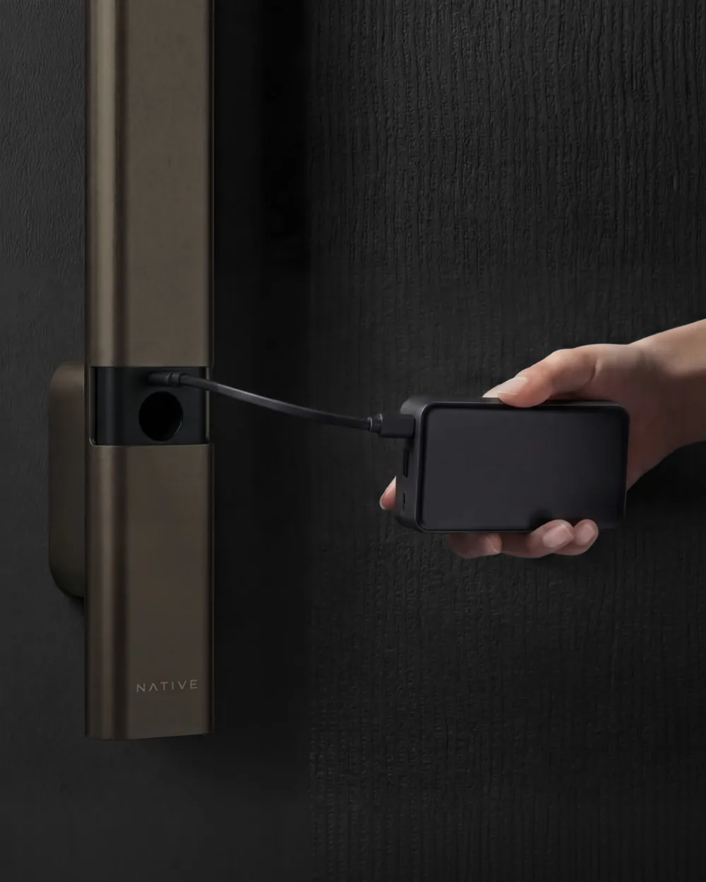 Native Lock Ultra: Power bank to lock.