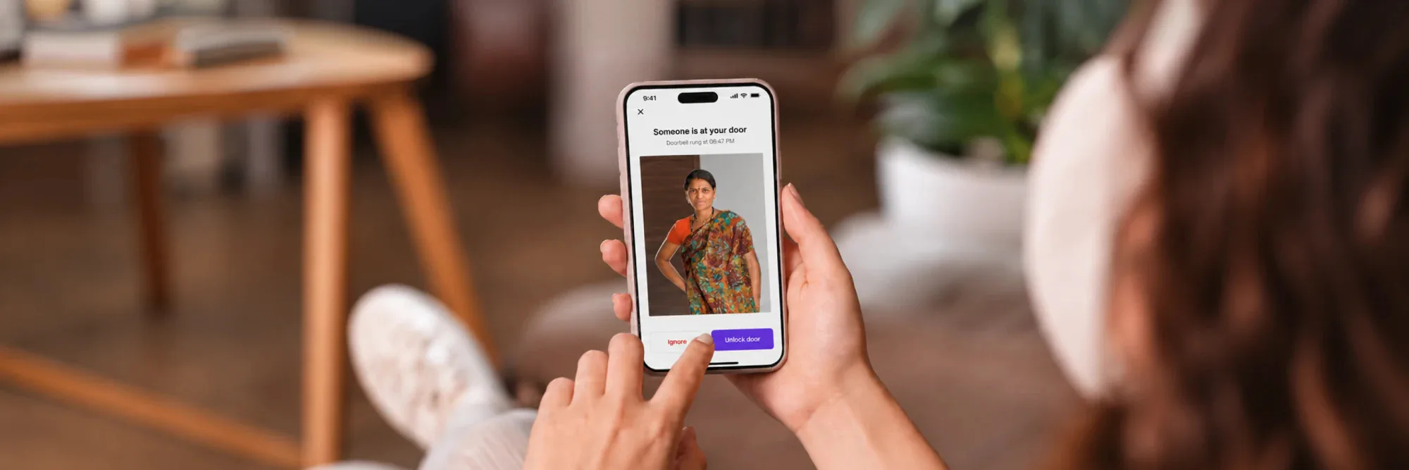 Native Lock Pro: Woman in bed with phone.