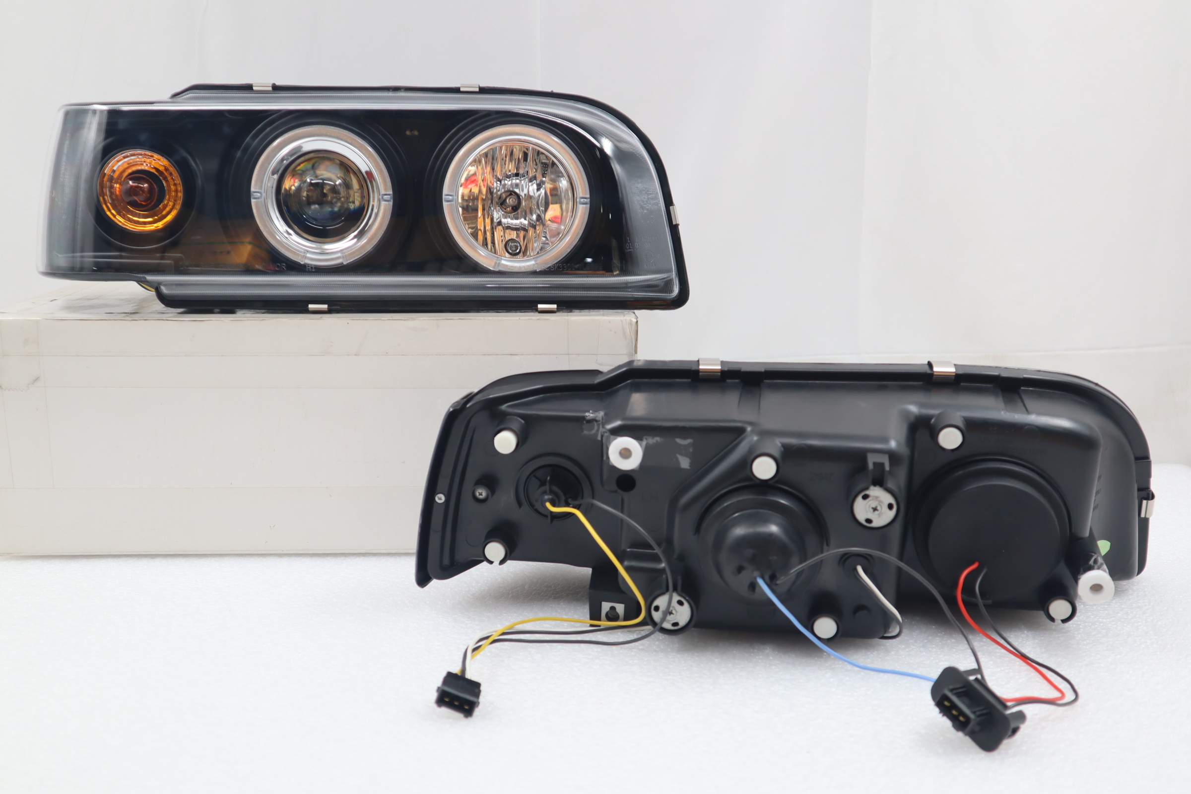 K*k様 VOLVO 850 ボルボ 8b 純正ヘッドライト左右セット 1994 1995 1996 1997 New OEM Volvo 850 Left Hand Driver Headlight