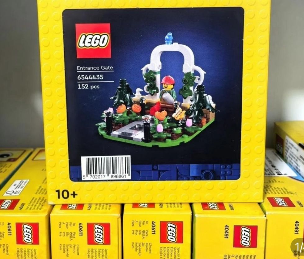 LEGO 6544434 LEGO 6544435 Entrance Gate Insiders Exclusive