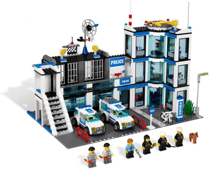 LEGO City 7498 Police Station Building Set with Minifigures