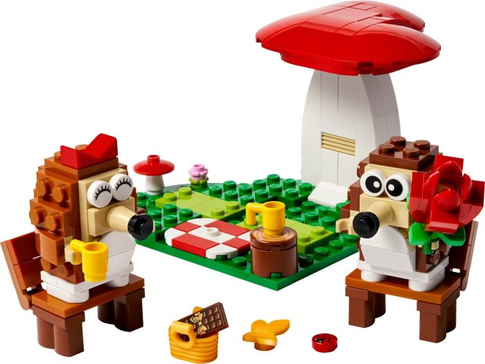 LEGO Seasonal 40711 Hedgehog Picnic Date Valentine Building Set