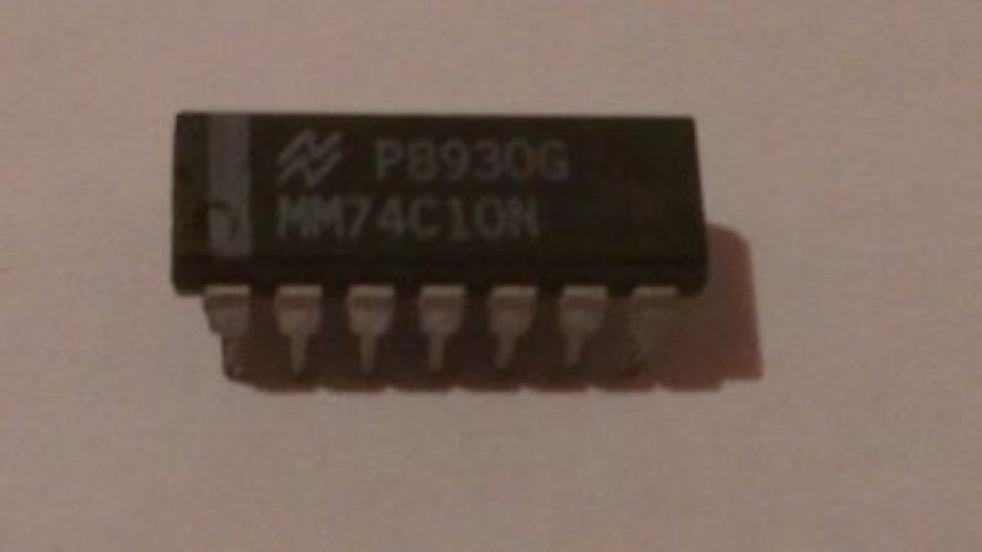 NS MM74C10N DIP-14 Quad 2-Input NAND Gate  Quad 2-Input