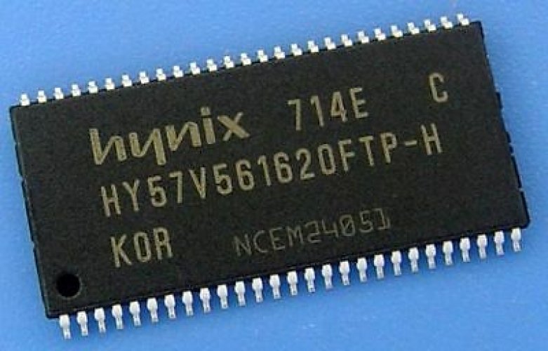 HYNIX HY57V561620CTP-H TSOP-54 4 Banks x 4M x 16Bit