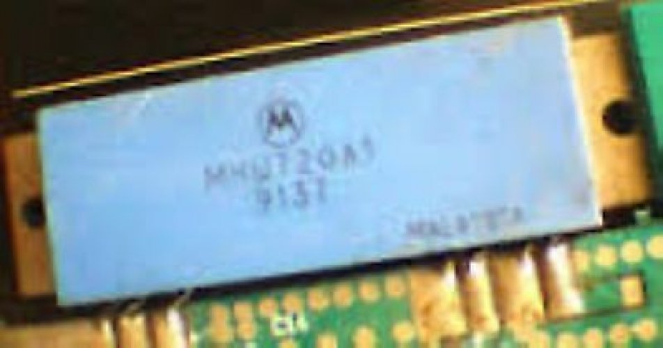 MOTOROLA MHW720A-1 MODULE UHF Power Amplifiers