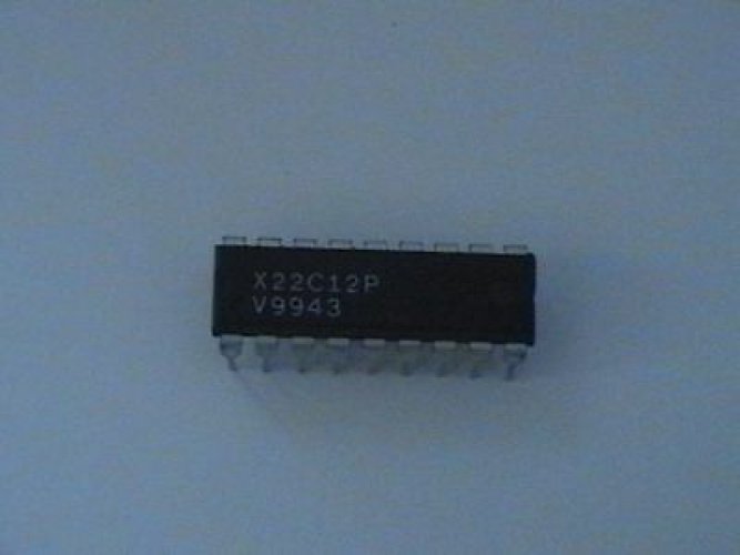 XICOR X22C12P DIP-18 Nonvolatile Static RAM