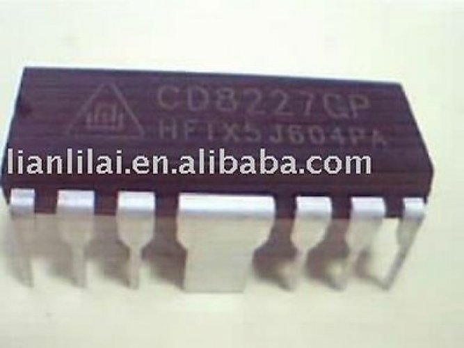 CD CD8227GP DIP 2.5W??2 =TA8227P