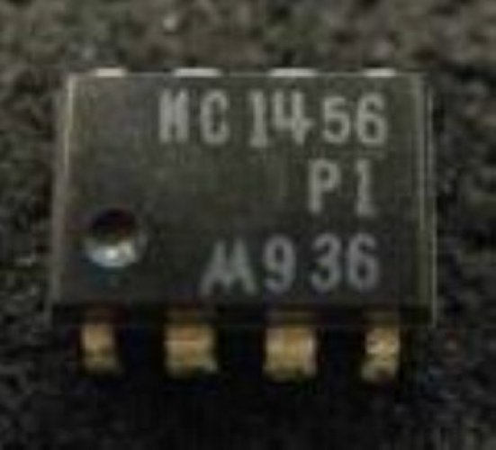 MOTOROLA MC1456P1 DIP-8 INTERNALLY COMPENSATED HIGH