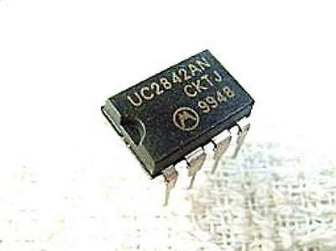 UC UC2842AN DIP-8 HIGH PERFORMANCE CURRENT MODE CONTROLLERS