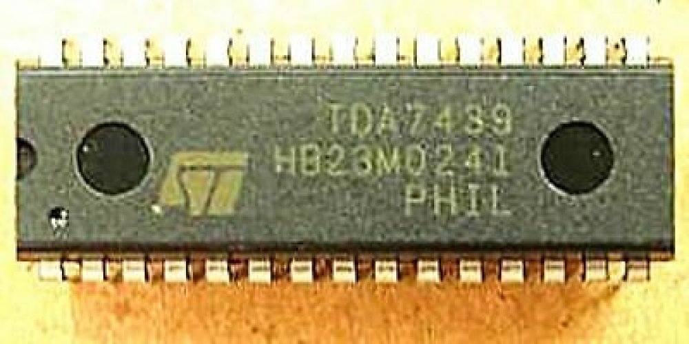 ST TDA7439 DIP Three Bands Digitally Controlled Audio