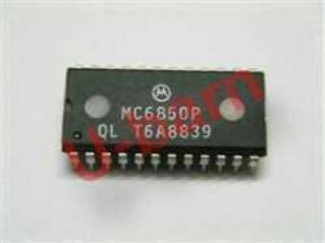 MOTOROLA MC6850P DIP-24  ASYNCHRONOUSCOMMUNICATIONS INTERFACE